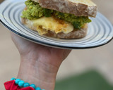 Foto del paso 3 de la receta: Sándwich de tortilla rellena y aguacate en 5 minutos ¡aprovechamiento total!