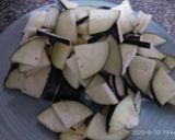 Foto del paso 1 de la receta: Tortilla de berenjenas, espinacas y cebolla