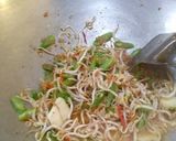 Foto langkah ke 6 dari resep Tumis Tauge Jamur Kentang Kuah Pedas.