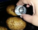 Foto langkah ke 3 dari resep Baked Potato and Cheese.