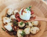 Foto del passaggio 2 della ricetta Ciliegine di mozzarella al profumo di erbe aromatiche