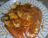 Foto del paso 5 de la receta: Merluza a la sidra con gambas y almejas
