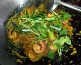 รูปขั้นตอนการทำที่ 4 ของ วุ้นเส้นผัดผงกะหรี่ใส่กุ้งและน้ำพริกเผา