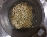 Foto langkah ke 1 dari resep Mie goreng.