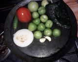 Foto del paso 1 de la receta: Pollo en salsa, con papitas y tocino