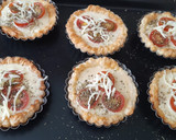 Foto del paso 3 de la receta: Tartaletas con queso y tomate