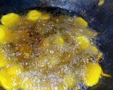 A picture of step 2 of Viazi karai.