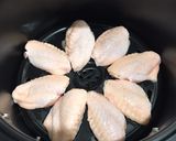 รูปขั้นตอนการทำที่ 1 ของ ปีกไก่ทอดน้ำปลาโดยหม้อทอดไร้น้ำมัน