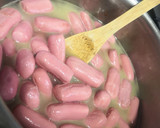 Foto del paso 3 de la receta: Mini salchichas al vino 🍾