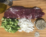 Foto del paso 1 de la receta: Solomillo de cerdo ibérico a la plancha, con brócoli y flan de quinoa