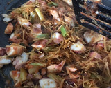 Foto del paso 10 de la receta: Fideuà de potón, gambones, ajos tiernos y dátiles medjol