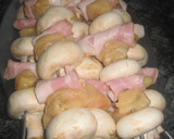 Foto del paso 2 de la receta: Brochetas de pollo champis y bacon