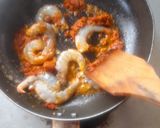 รูปขั้นตอนการทำที่ 3 ของ กุ้งผัดพริกแกงมะเขือเปราะ