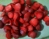 Foto langkah ke 1 dari resep Strawberry Yogurt Bark.