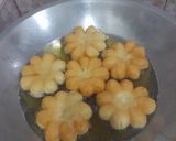 Foto langkah ke 10 dari resep Donat Bunga.