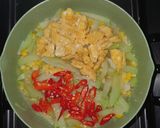 Foto langkah ke 3 dari resep Tumis Labu Siam Jagung Telur.