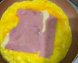 Foto del paso 4 de la receta: Omelette relleno de jamón y queso