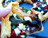 Une image de l'étape 4 de Tarte d'été poivrons grillés et feta.