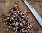 Foto del passaggio 2 della ricetta Funghi ripieni di funghi!