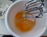 Foto langkah ke 2 dari resep 3. Bolu susu (takaran sendok).