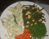 A picture of step 1 of Goan vegetable curry.