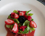 Foto del paso 11 de la receta: Ensalada de frutas rojas con vinagreta de fresa