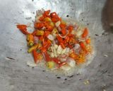 Foto langkah ke 5 dari resep Tumis Bunga Pepaya Teri.