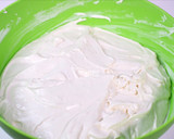 Foto langkah ke 2 dari resep Flowers Cake of Putu Ayu.