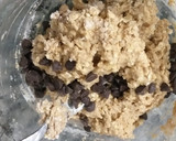 Foto del paso 2 de la receta: Cookies integrales de avena, cacao y chips de chocolate