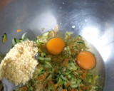 Foto del paso 4 de la receta: 🥧Pastel de calabacín 🥒y zanahorias 🥕 ralladas 🍅🧀