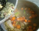Foto langkah ke 4 dari resep Sup Ayam Bakso Sayuran.