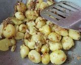 A picture of step 3 of Butter Garlic Potatoes (Aloo).