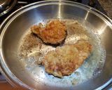 Foto langkah ke 4 dari resep Chicken Steak with Mushroom Sauce.