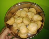 A picture of step 3 of Dahi Wada(urad daal ke wade).