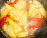 A picture of step 3 of Braised Tuna with Pineapple.
