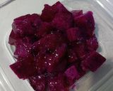 Foto langkah ke 4 dari resep Puding Buah Naga Kuah Keju.