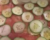 Foto del paso 3 de la receta: Carpaccio de tomate con mojama y caviaroli de guindilla