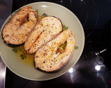 Foto del paso 3 de la receta: Salmón al tomillo y albahaca