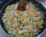 Foto langkah ke 5 dari resep Bokkeumbab (볶음밥) - Nasi Goreng Simple Korea.