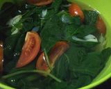 Foto langkah ke 2 dari resep Sayur Bayam Tomat #BikinRamadhanBerkesan.