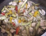 Foto del paso 3 de la receta: Wok de fideos de arroz, pollo y vegetales