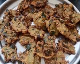 A picture of step 4 of Palak vada.