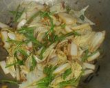 Foto langkah ke 2 dari resep Tumis Sayur Ayam Tepung.