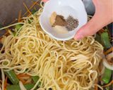 A picture of step 3 of Vegetable Stir-Fried Noodles (蔬菜炒面).