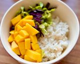 Hình bước làm 2 của món Poke Bowl Cá Hồi & Xoài Sốt Tương Gochujang