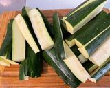 Une image de l'étape 2 de Courgettes croustillantes aux épices et parmesan.