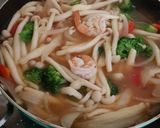 Foto langkah ke 3 dari resep Cah jamur udang saus tiram.