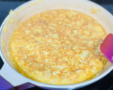 Foto del paso 2 de la receta: Tortilla con patatas de paquete 🍟