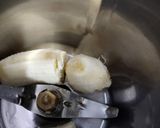 A picture of step 1 of Protein rich Almond banana shake.