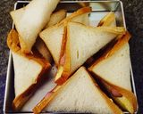 Foto langkah ke 3 dari resep Sosis Keju French Toast.
